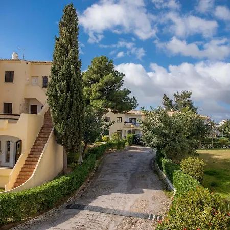A27 - Secluded 2 Minutes From The Center Alvor