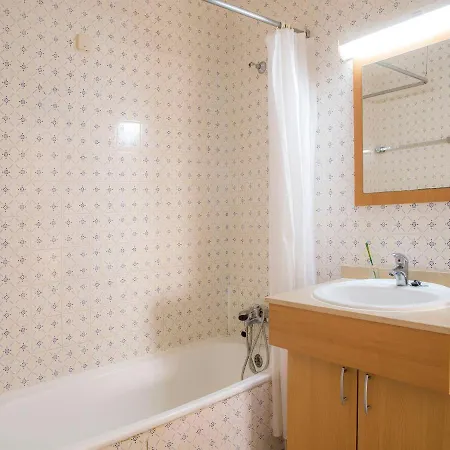 Apartment A27 - Secluded 2 Minutes From The Center